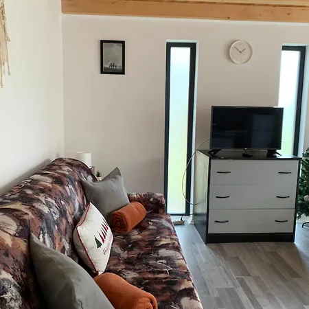 Tejfeles Vendeghaz * Porva